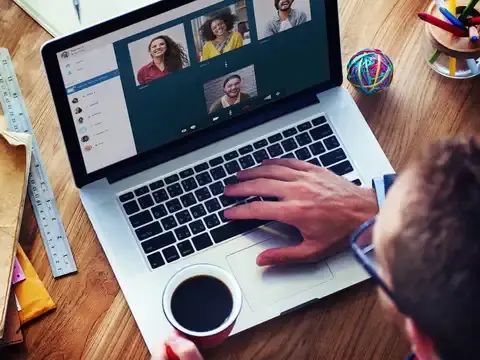 Fingerabdrücke vom Computerbildschirm entfernen