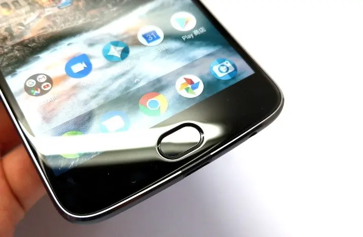 Moto Z2 con una pantalla LCD3