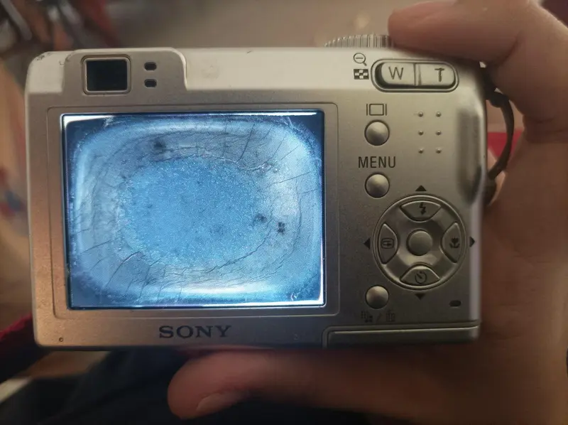 pantalla de cámara digital rota