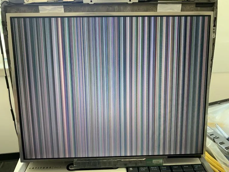 يمكن أن يتسبب الكابل المعيب في تعتيم شاشة LCD 2
