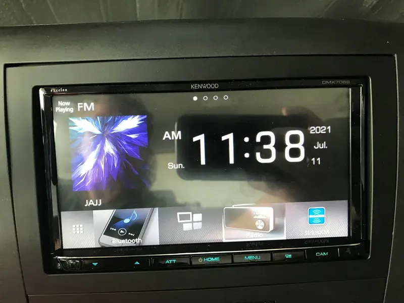 Pantalla LCD en Kenwood Radio2