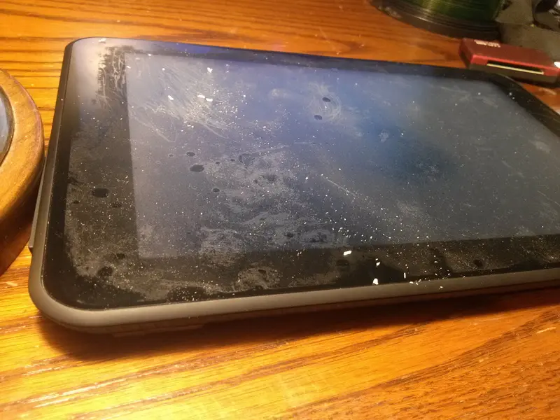 Residuo pegajoso en una pantalla LCD