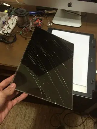 إيقاف تشغيل شاشة LCD المكسورة