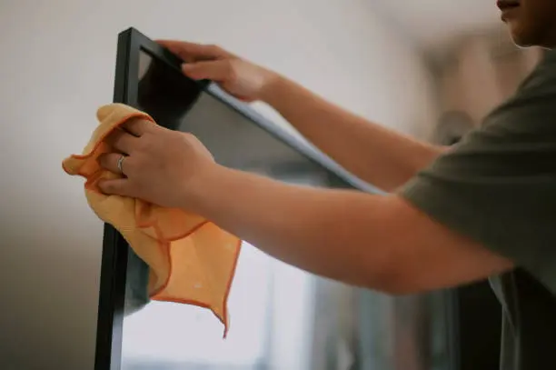 تنظيف شاشة LCD تحت الزجاج
