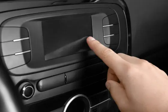 كيفية تنظيف شاشة LCD للسيارة