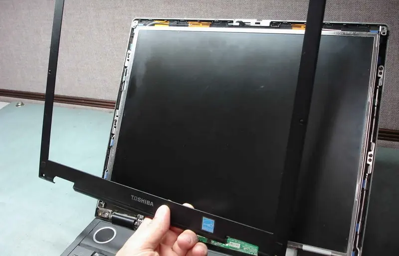 استبدال شاشة LCD الفاشلة