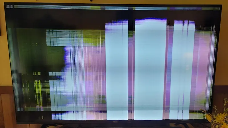 Una pantalla de TV LCD está rota