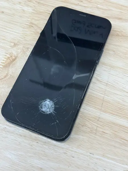 Pantalla rota del iPhone 13