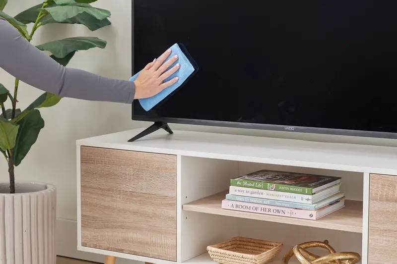 طريقة التنظيف الآمنة لشاشة تلفزيون LCD