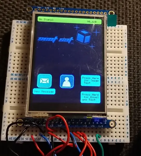 يتم عرض شاشة تعمل باللمس مقاومة على لوح التجارب